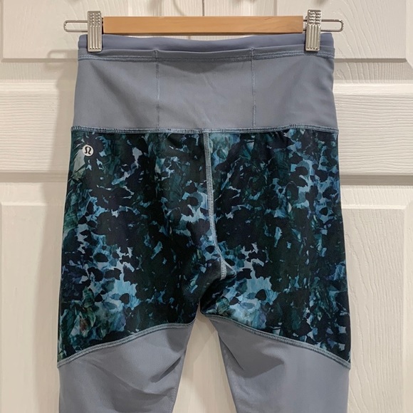 Lululemon Running In The City Teal Pattern Mesh Tight Leggings - Picture 8 of 16